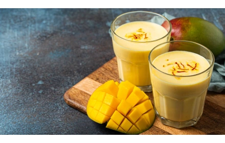 Mango lassi z serkiem wiejskim